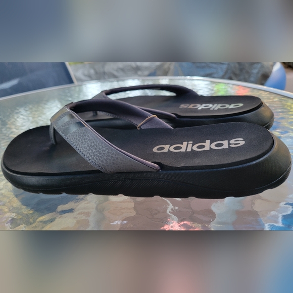 Adidas comfort flip flops. Men size 10 - Picture 5 of 7